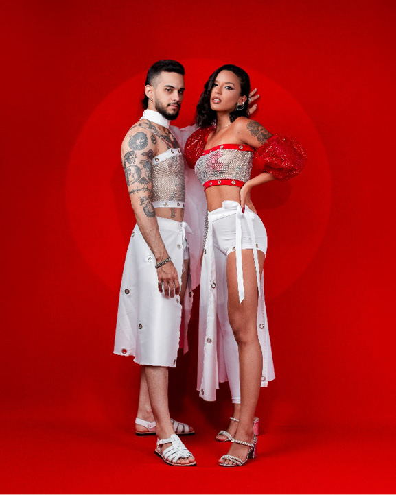 Mulher com vestido vermelho

O conteúdo gerado por IA pode estar incorreto.