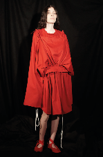 Mulher com vestido branco

Descrição gerada automaticamente com confiança média